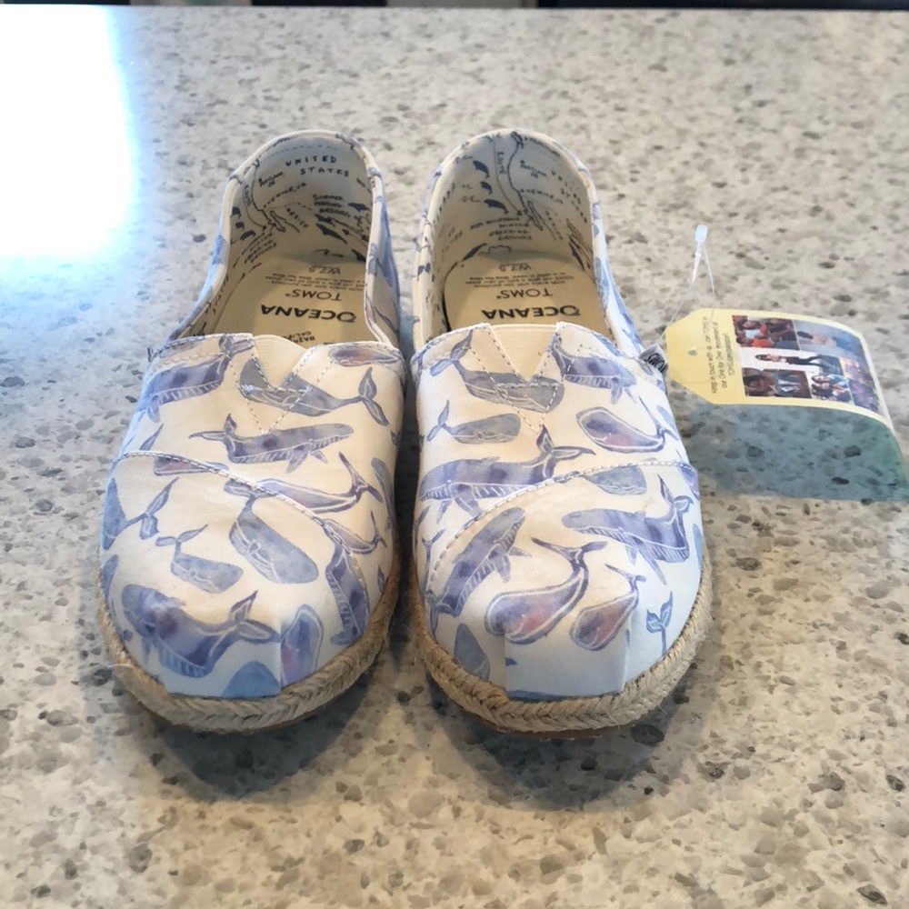 Tom’s Women Classic Multi Watercolor Whale Canvas